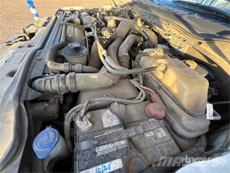 Ford F-550 XL 4x4 Extended Cab Waste Collection Truck شاحنات المخلفات