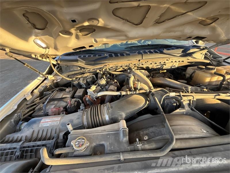 Ford F-550 XL 4x4 Extended Cab Waste Collection Truck شاحنات المخلفات
