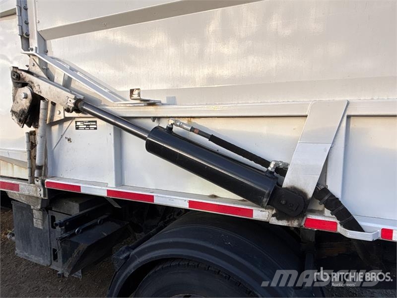 Ford F-550 XL 4x4 Extended Cab Waste Collection Truck شاحنات المخلفات