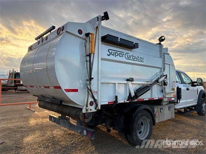 Ford F-550 XL 4x4 Extended Cab Waste Collection Truck شاحنات المخلفات