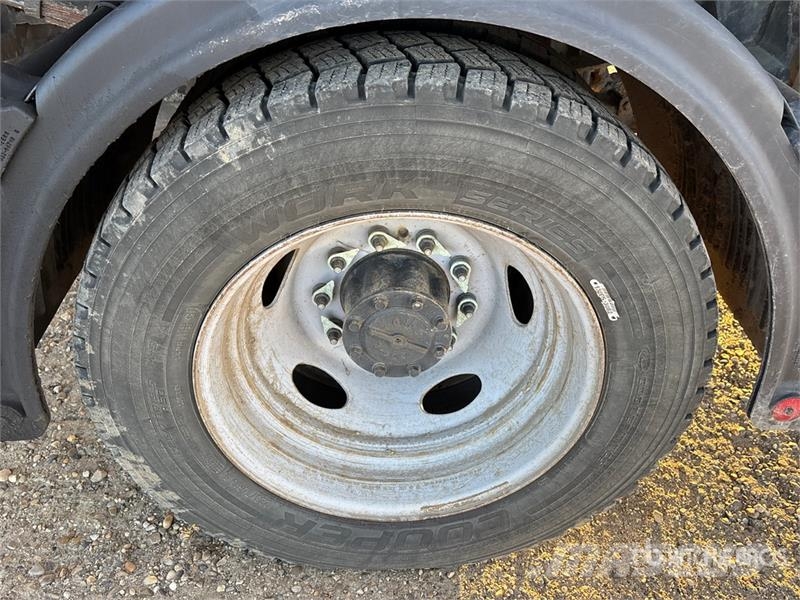 Ford F-550 XL 4x4 Extended Cab Waste Collection Truck شاحنات المخلفات