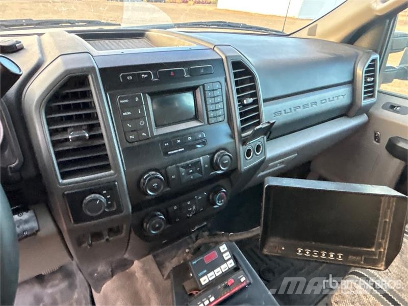 Ford F-550 XL 4x4 Extended Cab Waste Collection Truck شاحنات المخلفات
