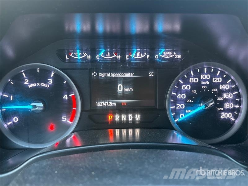 Ford F-550 XL 4x4 Extended Cab Waste Collection Truck شاحنات المخلفات