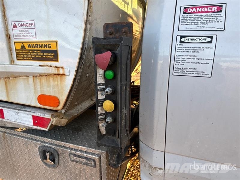 Ford F-550 XL 4x4 Extended Cab Waste Collection Truck شاحنات المخلفات