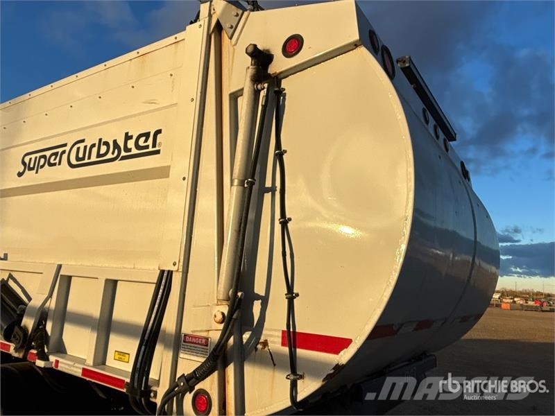 Ford F-550 XL 4x4 Extended Cab Waste Collection Truck شاحنات المخلفات