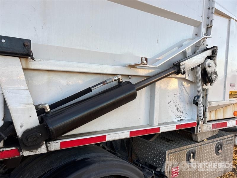Ford F-550 XL 4x4 Extended Cab Waste Collection Truck شاحنات المخلفات