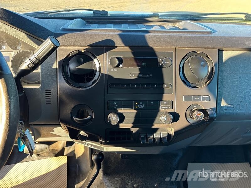 Ford F-550 XL 4x4 Mud Mixing Truck Andre lastbiler