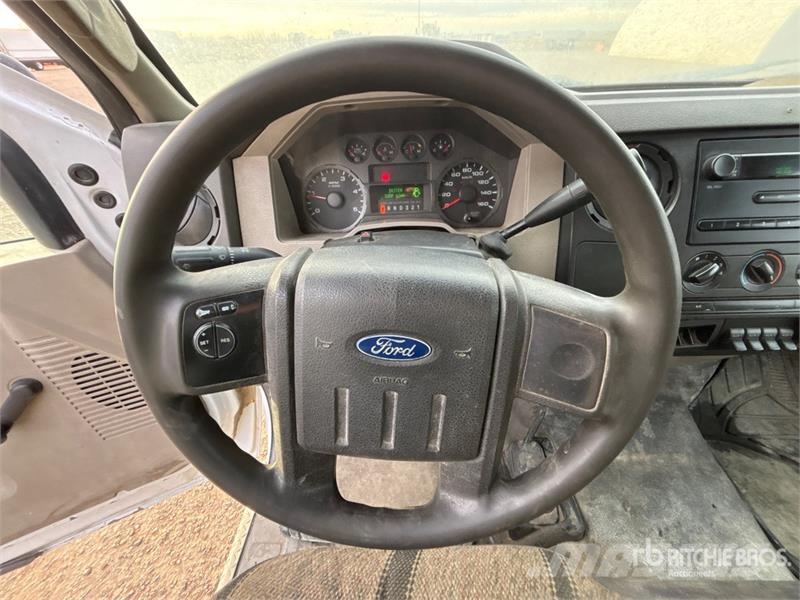 Ford F-550 XL 4x4 Service Truck Camions et véhicules municipaux