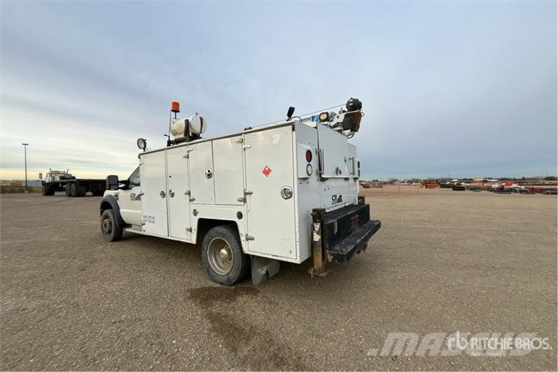 Ford F-550 XL 4x4 Service Truck Camions et véhicules municipaux