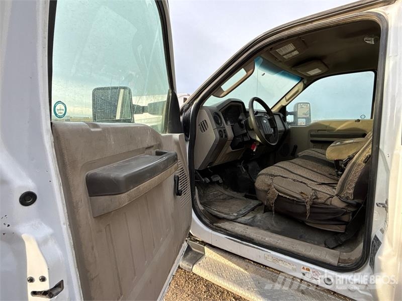 Ford F-550 XL 4x4 Service Truck Camions et véhicules municipaux