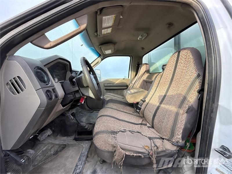 Ford F-550 XL 4x4 Service Truck Camions et véhicules municipaux