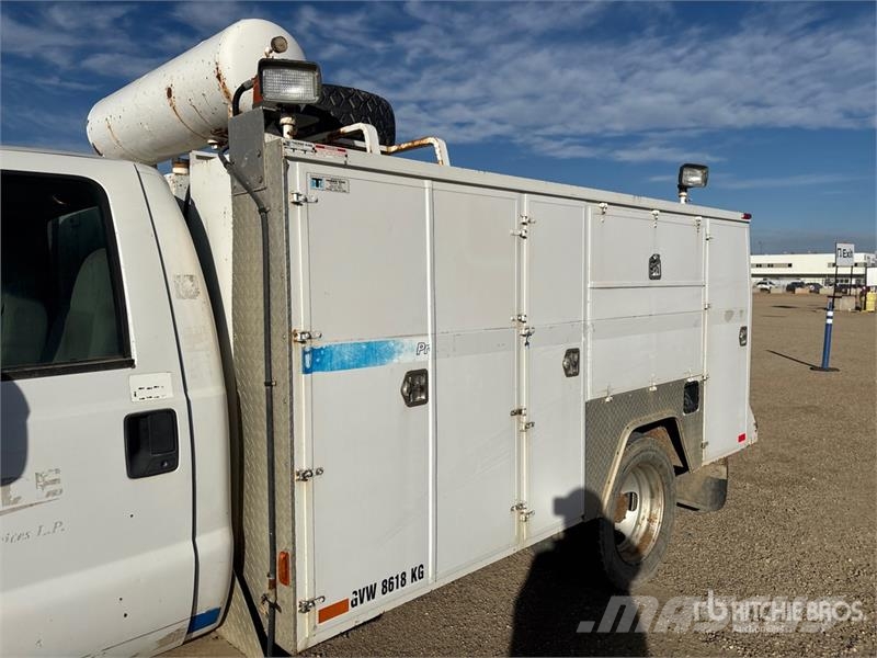 Ford F-550 XL 4x4 Utility Truck شاحنات خفيفة/مفصلية الجوانب