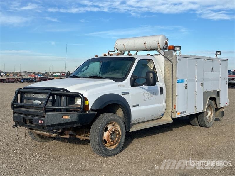 Ford F-550 XL 4x4 Utility Truck شاحنات خفيفة/مفصلية الجوانب
