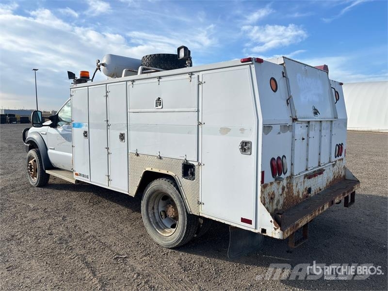 Ford F-550 XL 4x4 Utility Truck شاحنات خفيفة/مفصلية الجوانب