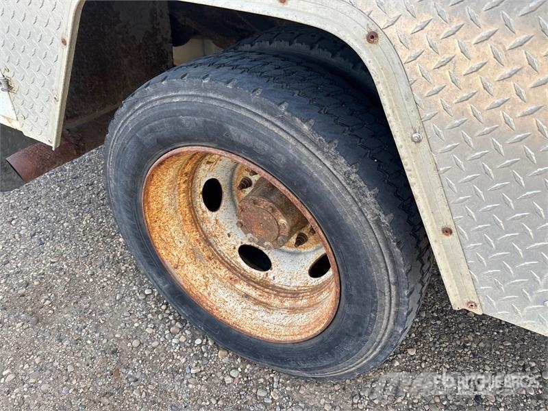 Ford F-550 XL 4x4 Utility Truck شاحنات خفيفة/مفصلية الجوانب