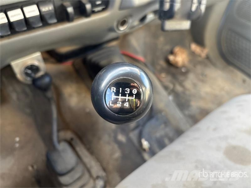 Ford F-550 XL 4x4 Utility Truck شاحنات خفيفة/مفصلية الجوانب