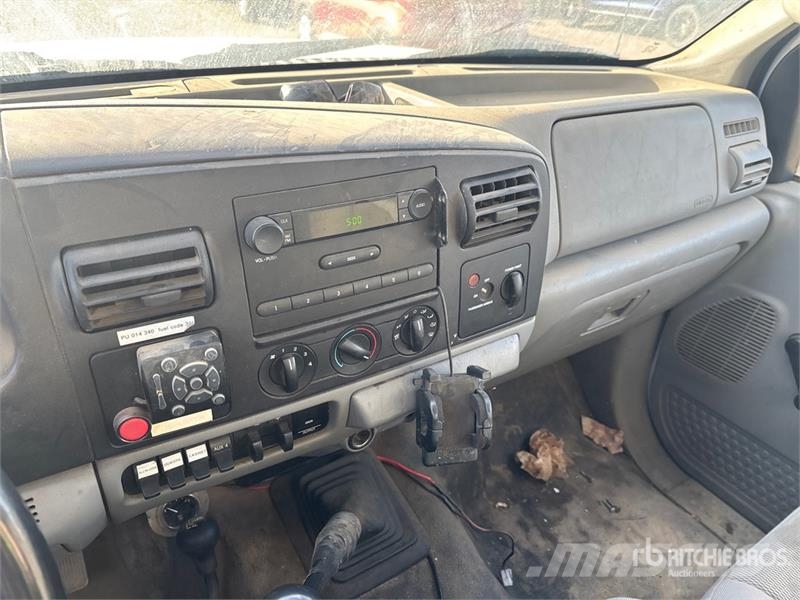 Ford F-550 XL 4x4 Utility Truck شاحنات خفيفة/مفصلية الجوانب