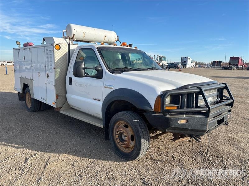 Ford F-550 XL 4x4 Utility Truck شاحنات خفيفة/مفصلية الجوانب