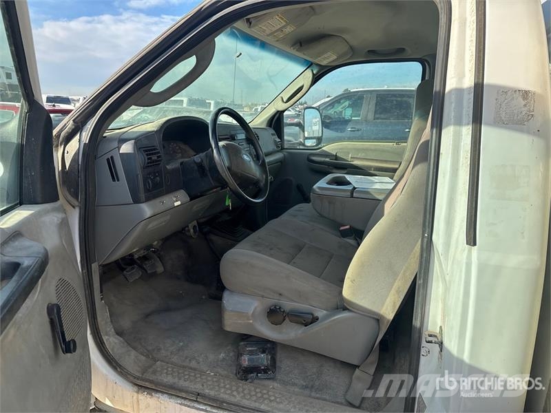 Ford F-550 XL 4x4 Utility Truck شاحنات خفيفة/مفصلية الجوانب