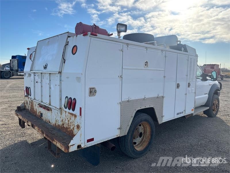 Ford F-550 XL 4x4 Utility Truck شاحنات خفيفة/مفصلية الجوانب