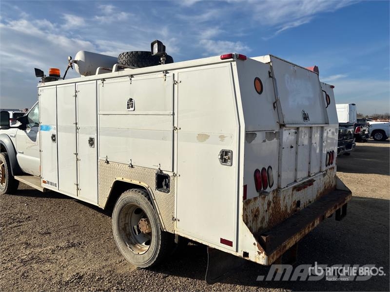 Ford F-550 XL 4x4 Utility Truck شاحنات خفيفة/مفصلية الجوانب