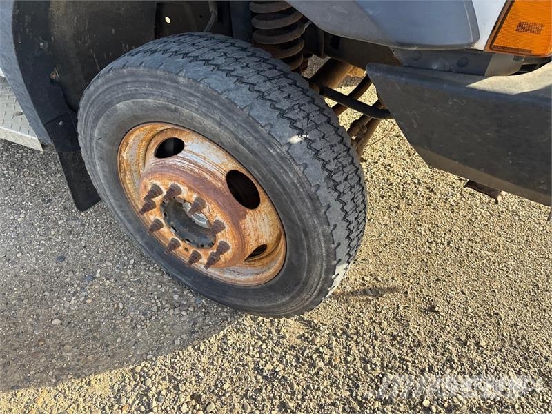 Ford F-550 XL 4x4 Utility Truck شاحنات خفيفة/مفصلية الجوانب