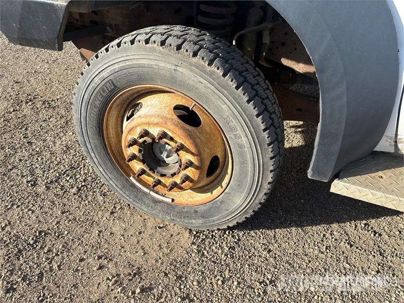 Ford F-550 XL 4x4 Utility Truck شاحنات خفيفة/مفصلية الجوانب