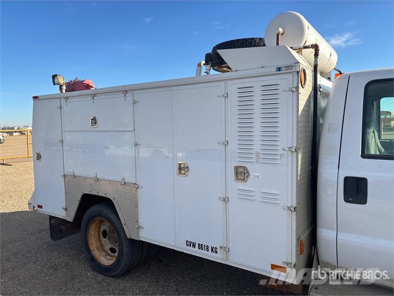 Ford F-550 XL 4x4 Utility Truck شاحنات خفيفة/مفصلية الجوانب