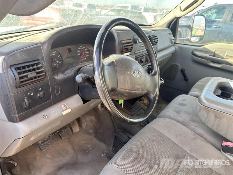 Ford F-550 XL 4x4 Utility Truck شاحنات خفيفة/مفصلية الجوانب