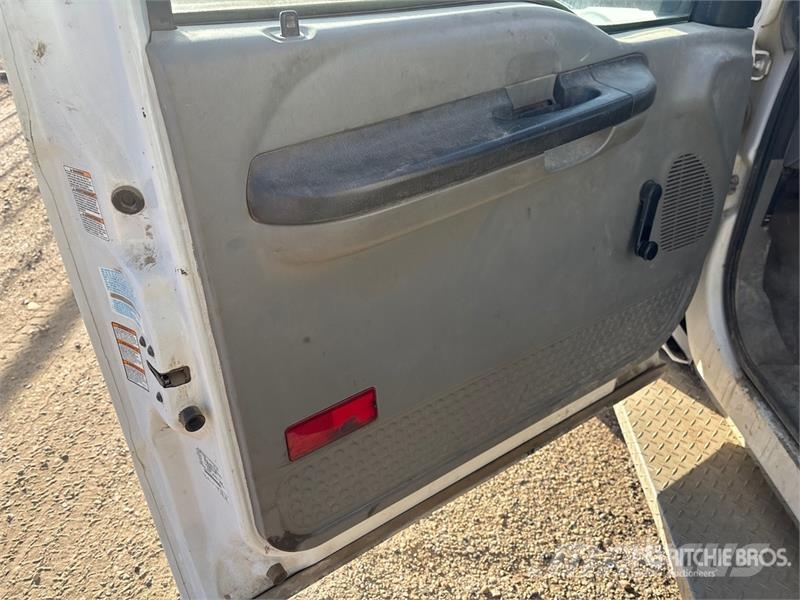Ford F-550 XL 4x4 Utility Truck شاحنات خفيفة/مفصلية الجوانب