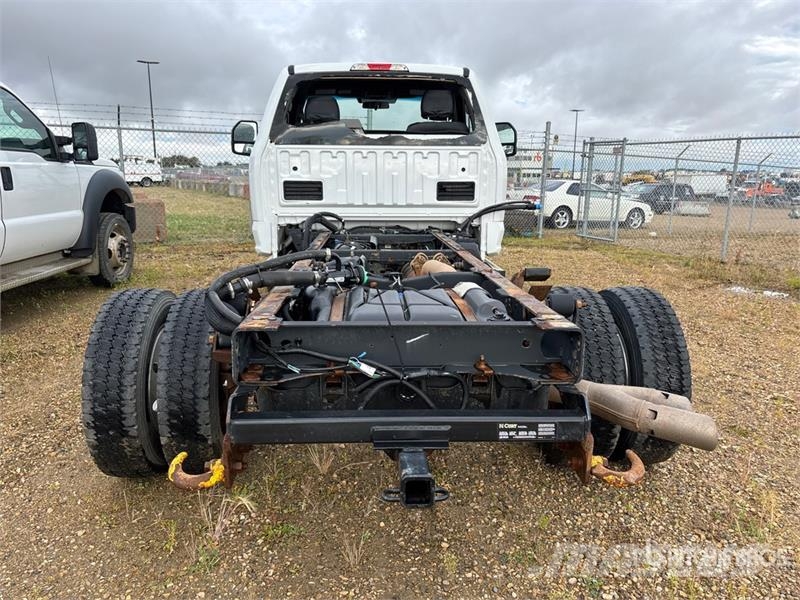 Ford F-550 XLT 4x4 Cab and Chassis (Inoperable) Cabins and interior