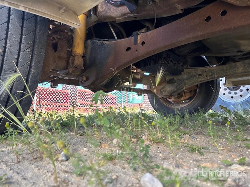 Ford F-550 XLT 4x4 Cab and Chassis 駕駛室與內部