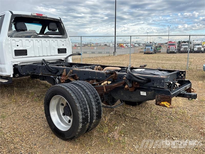 Ford F-550 XLT 4x4 Cab and Chassis (Inoperable) Cabins and interior