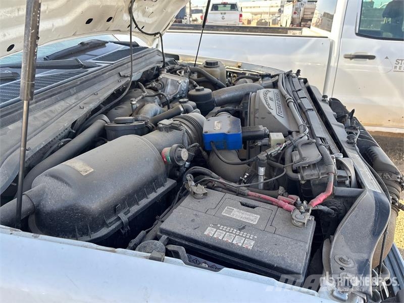 Ford F-550 XLT 4x4 Cab and Chassis (Inoperable) Kabine i unutrašnjost