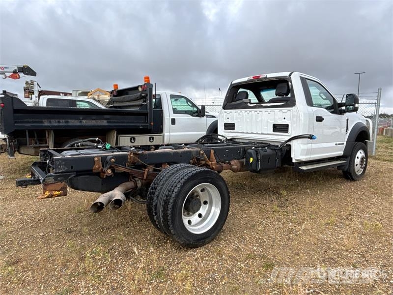 Ford F-550 XLT 4x4 Cab and Chassis (Inoperable) Cabins and interior