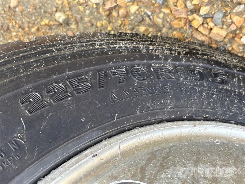Ford F-550 XLT 4x4 Cab and Chassis (Inoperable) Cabins and interior