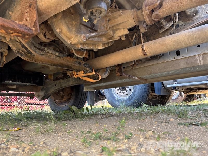 Ford F-550 XLT 4x4 Cab and Chassis 駕駛室與內部