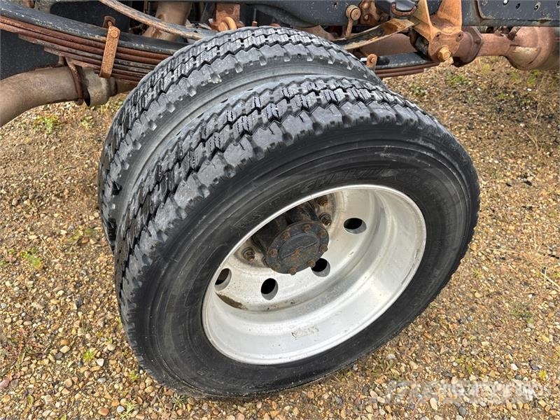 Ford F-550 XLT 4x4 Cab and Chassis (Inoperable) Cabins and interior