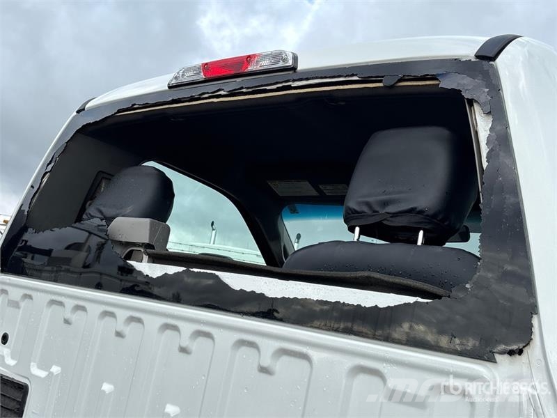Ford F-550 XLT 4x4 Cab and Chassis (Inoperable) Cabins and interior