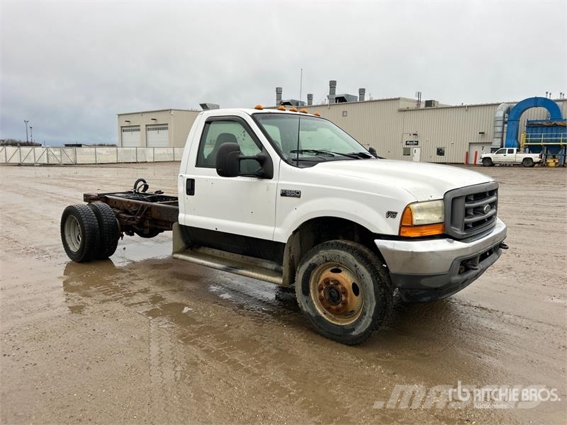 Ford F-550 XLT 4x4 Cab and Chassis Kabine i unutrašnjost