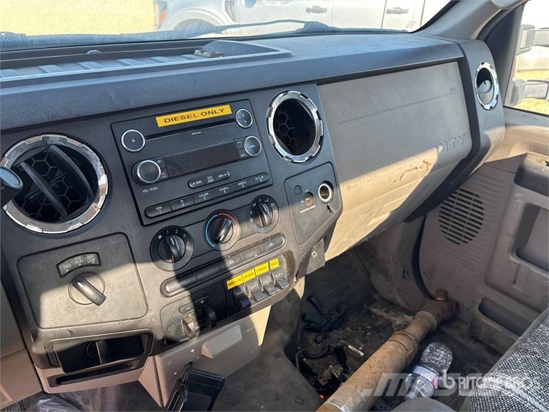 Ford F-550 XLT 4x4 Cab and Chassis (Inoperable) Kabine i unutrašnjost