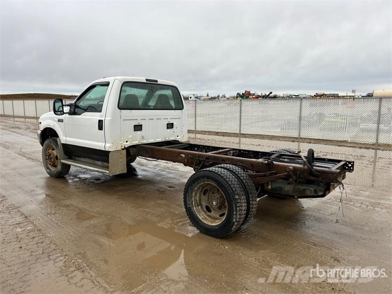 Ford F-550 XLT 4x4 Cab and Chassis Kabine i unutrašnjost