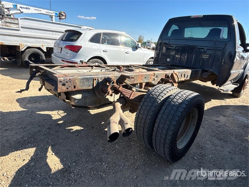 Ford F-550 XLT 4x4 Cab and Chassis Kabiinid
