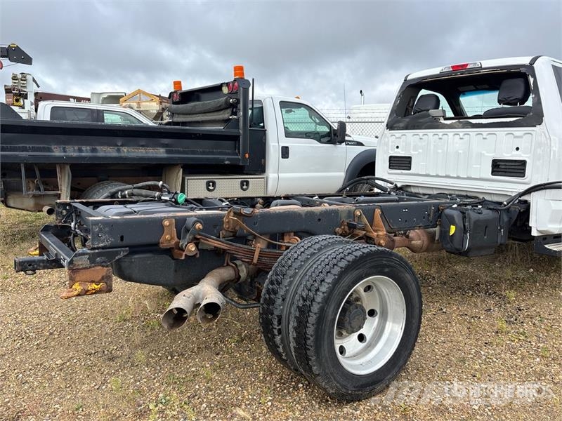 Ford F-550 XLT 4x4 Cab and Chassis (Inoperable) Cabins and interior