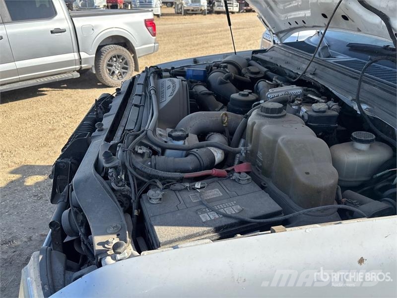 Ford F-550 XLT 4x4 Cab and Chassis (Inoperable) Kabine i unutrašnjost