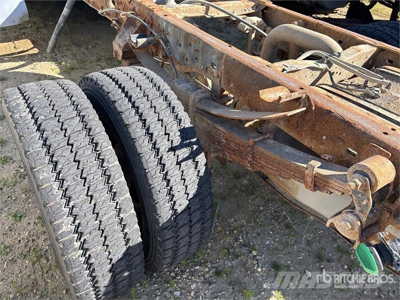 Ford F-550 XLT 4x4 Cab and Chassis 駕駛室與內部