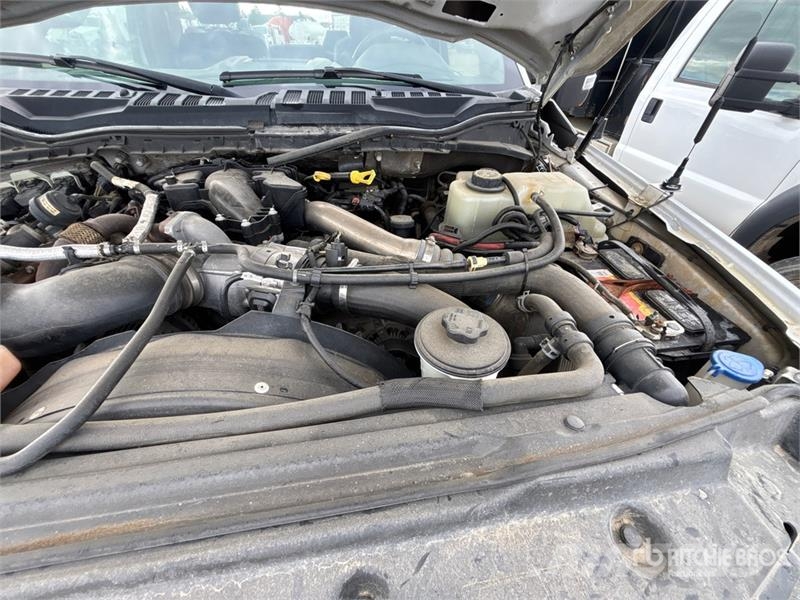 Ford F-550 XLT 4x4 Cab and Chassis (Inoperable) Cabins and interior