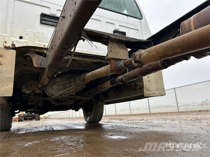 Ford F-550 XLT 4x4 Cab and Chassis Kabine i unutrašnjost