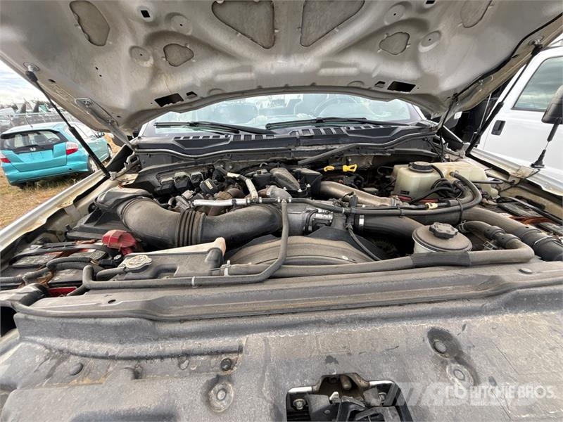 Ford F-550 XLT 4x4 Cab and Chassis (Inoperable) Cabins and interior