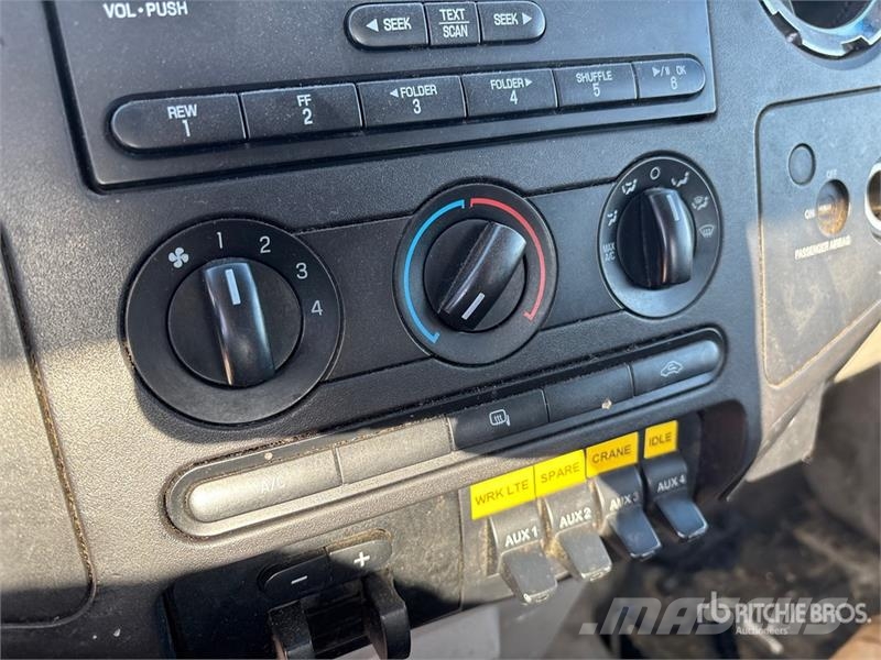 Ford F-550 XLT 4x4 Cab and Chassis (Inoperable) Kabine i unutrašnjost